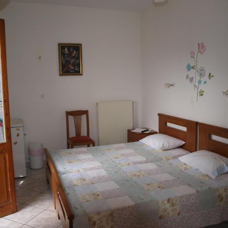 Batika Rooms Artemonas Екстериор снимка